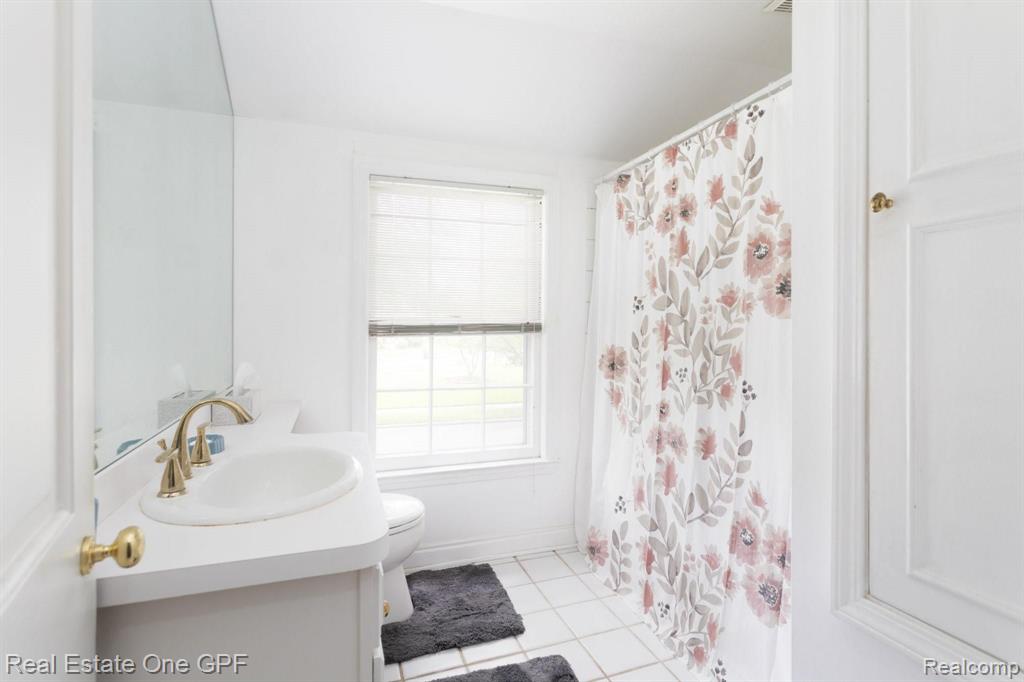 427 Moran Road Grosse Pointe Farms, MI 48236 - Photo 18 of 29