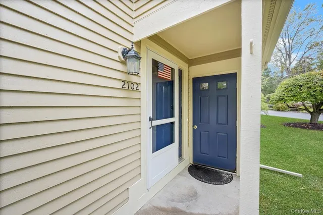 a view of entryway door