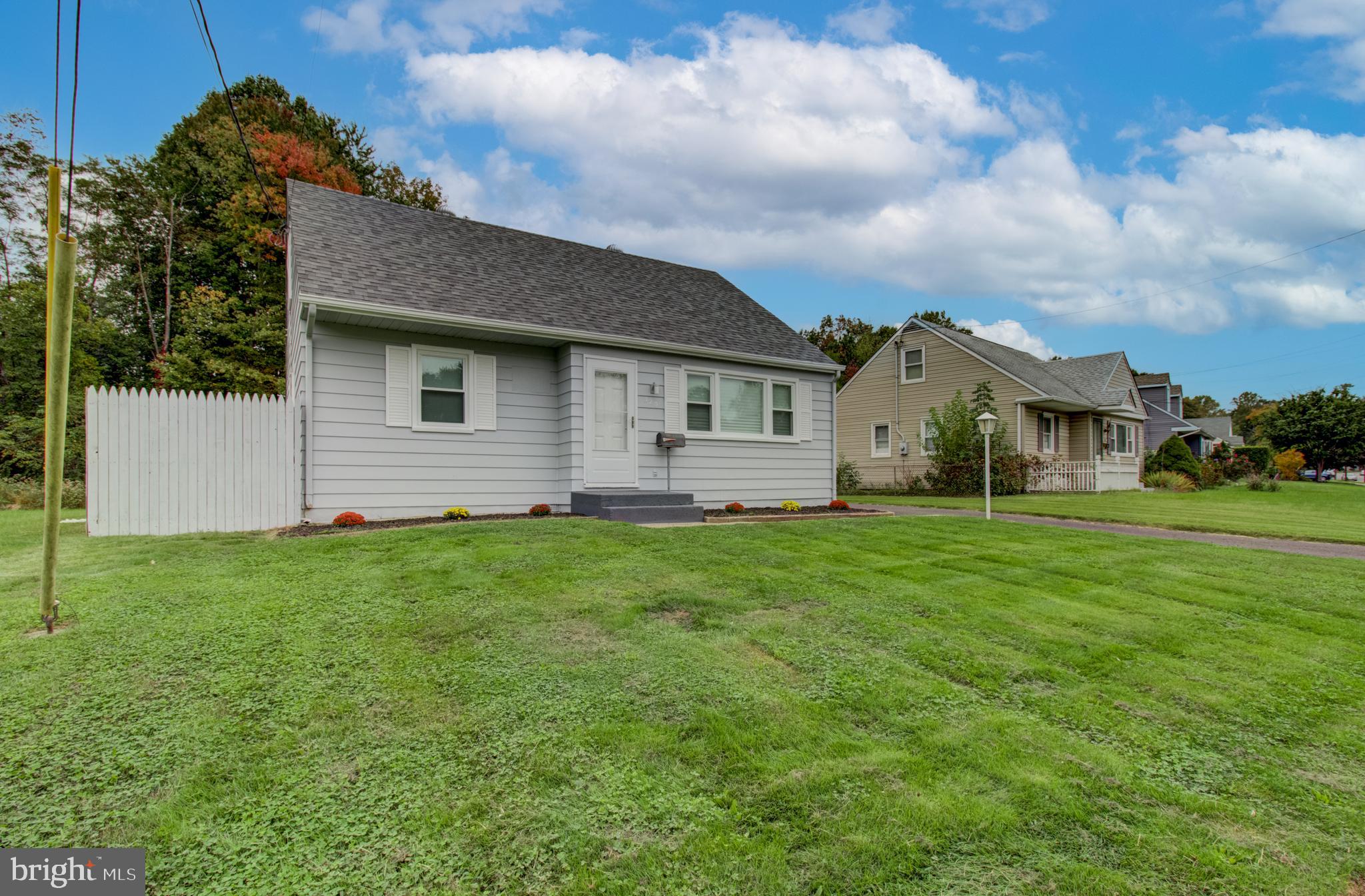 320 Wynnewood Road Ewing, NJ 08628 - Photo 3 of 31