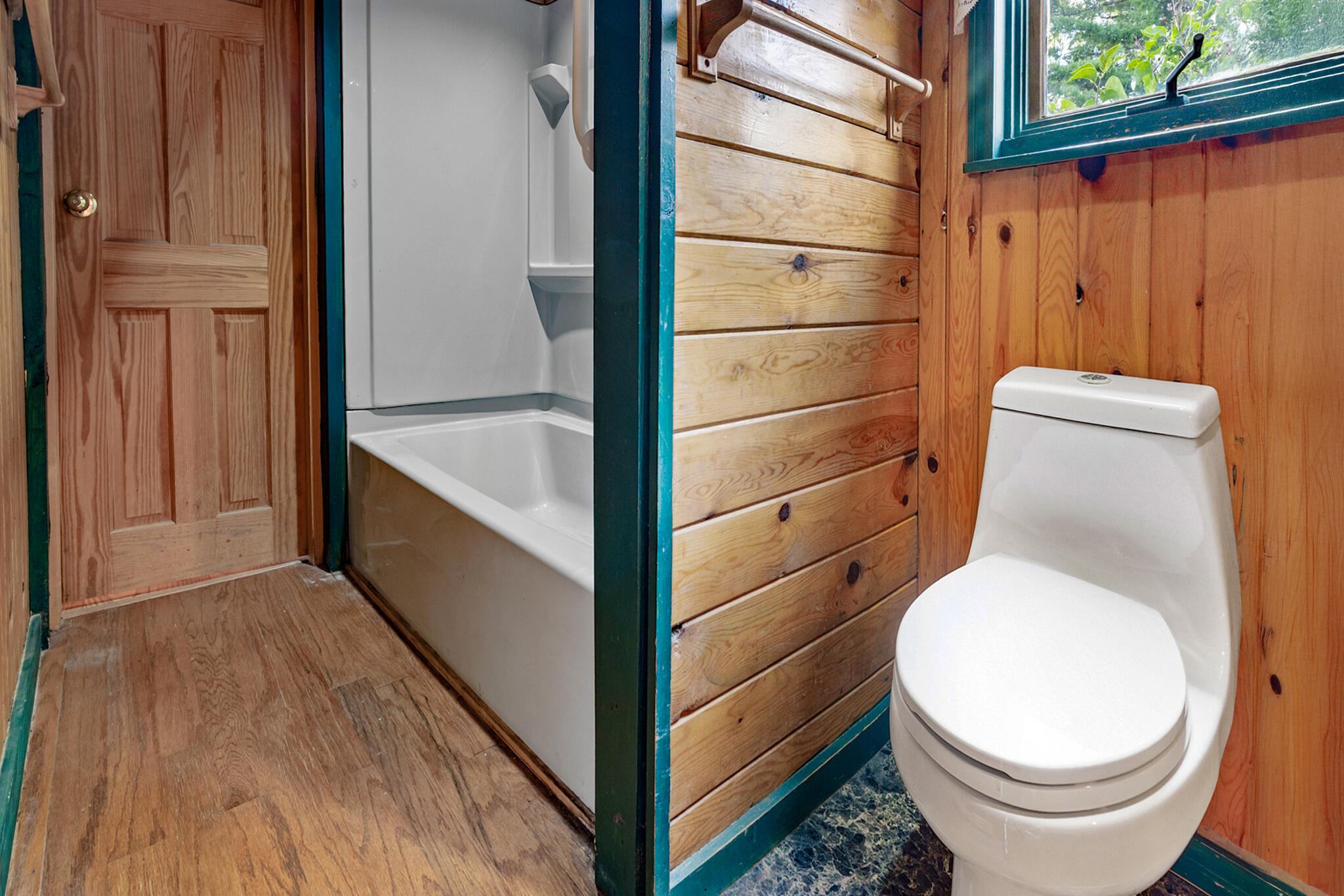 381 County Road Milford, ME 04461 - Photo 21 of 38 381_county_rd_int_2fl_06