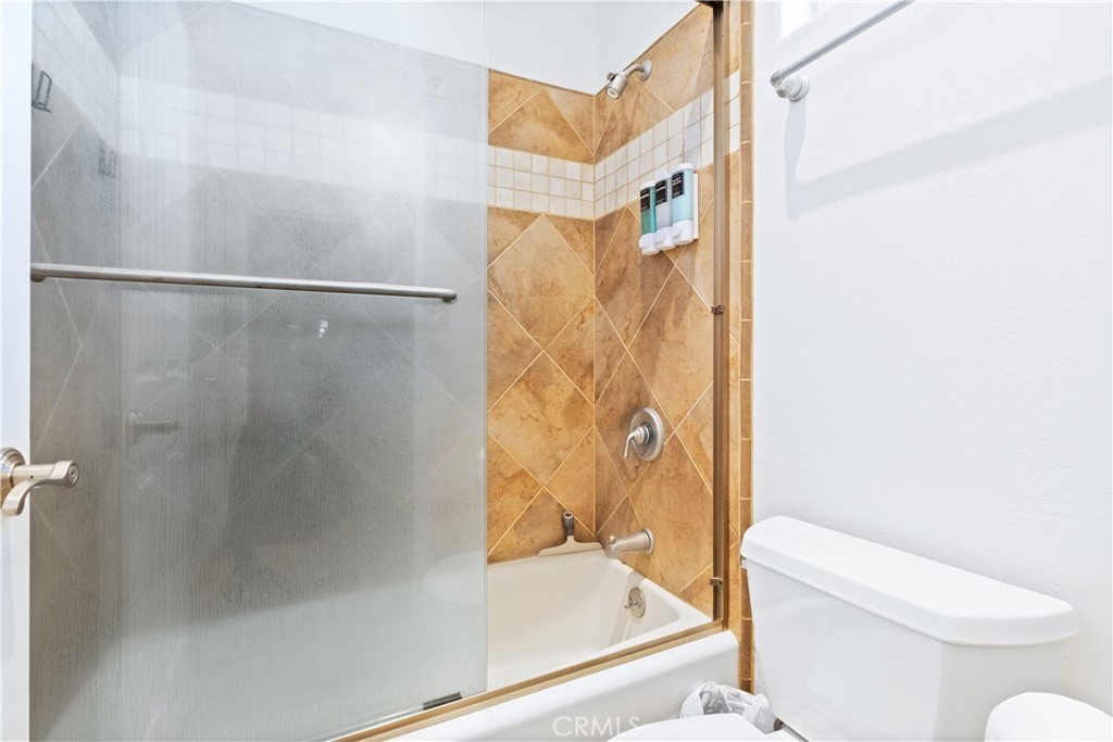 880 Tracy Way Templeton, CA 93465 - Photo 33 of 42 2nd On-suite bath