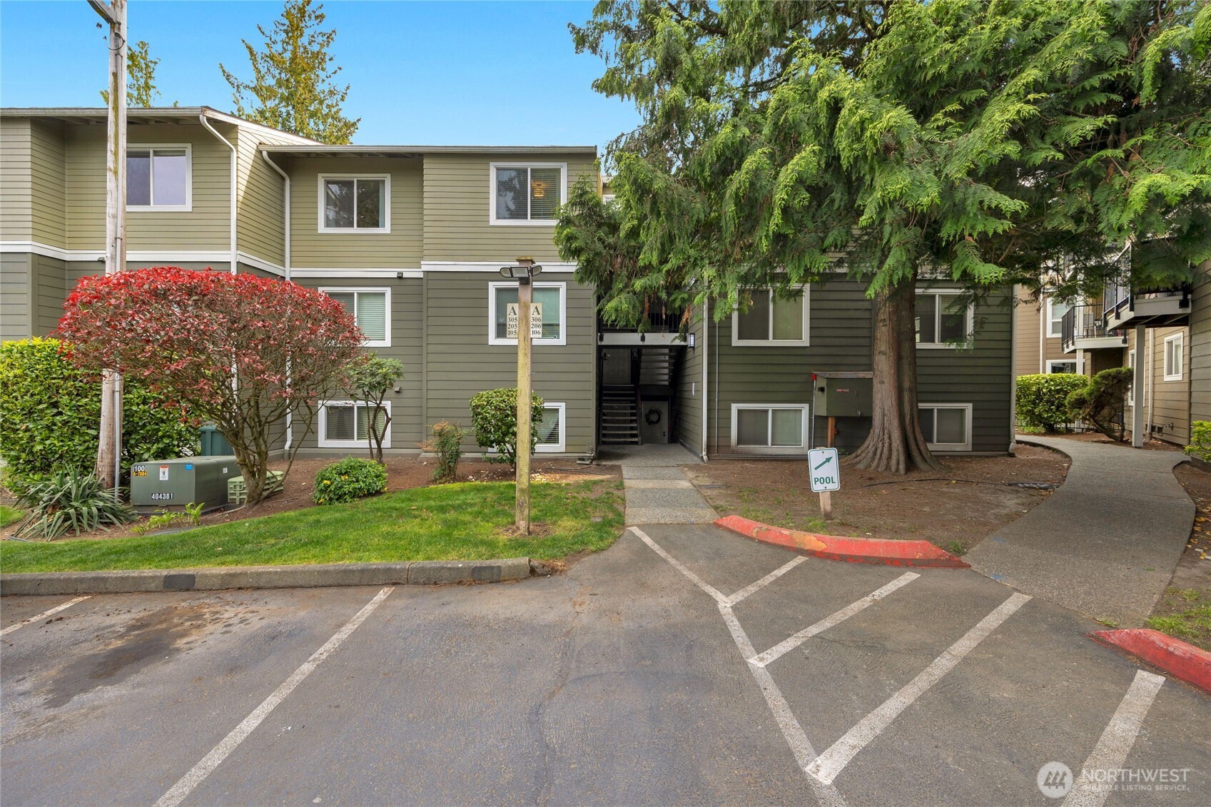 820 Cady Road, Unit A305 Everett, WA 98203 - Photo 11 of 33 a view of a house with a patio and a yard