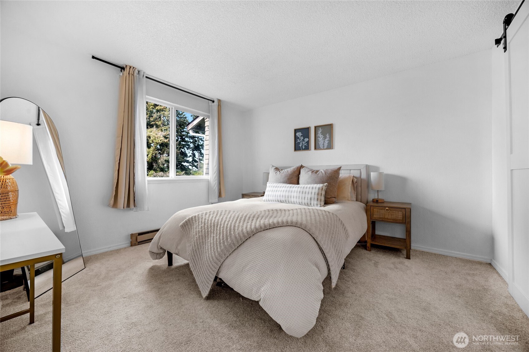 820 Cady Road, Unit A305 Everett, WA 98203 - Photo 12 of 33 a bedroom with a bed lamp and a window