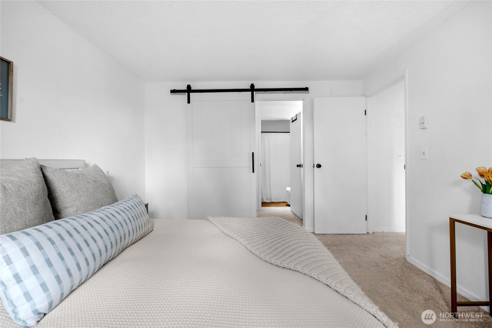 820 Cady Road, Unit A305 Everett, WA 98203 - Photo 13 of 33 a living room with a couch