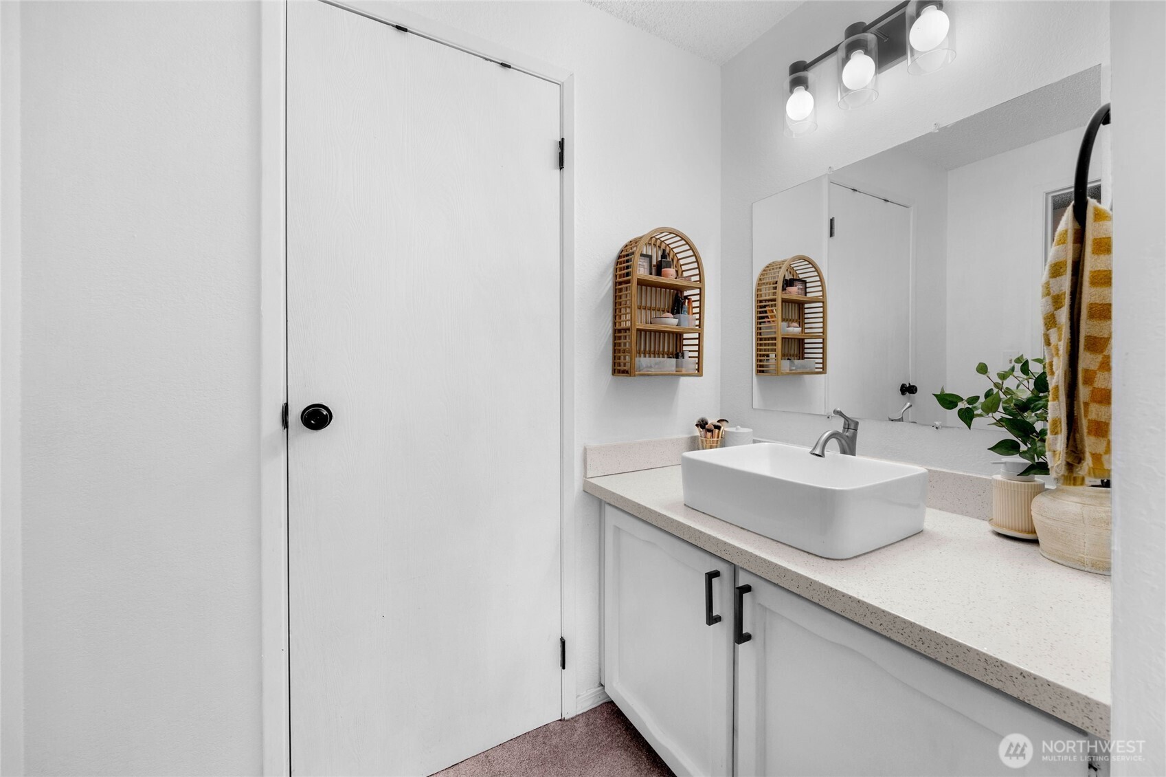820 Cady Road, Unit A305 Everett, WA 98203 - Photo 14 of 33 a bathroom with a sink and a mirror