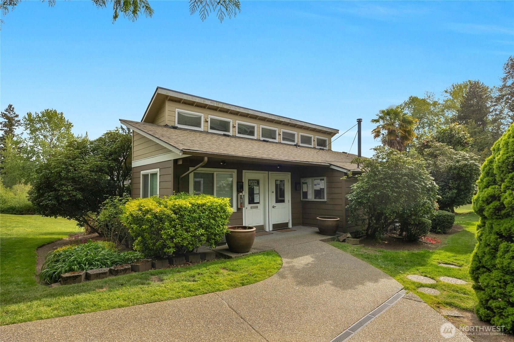 820 Cady Road, Unit A305 Everett, WA 98203 - Photo 22 of 33 a front view of a house with a yard