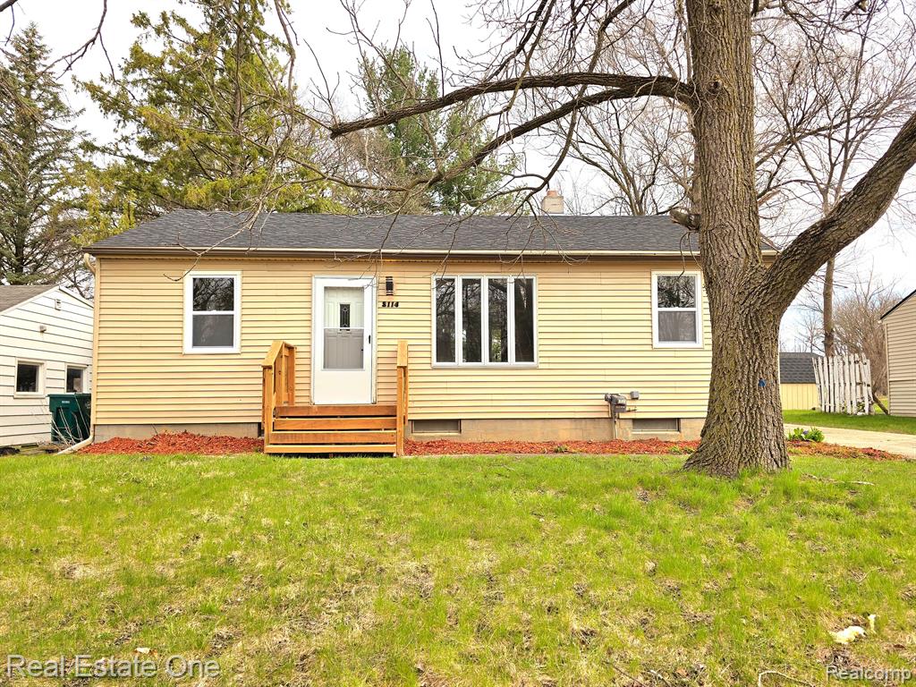 2114 West Miller Road Lansing, MI 48911 - Photo 1 of 29