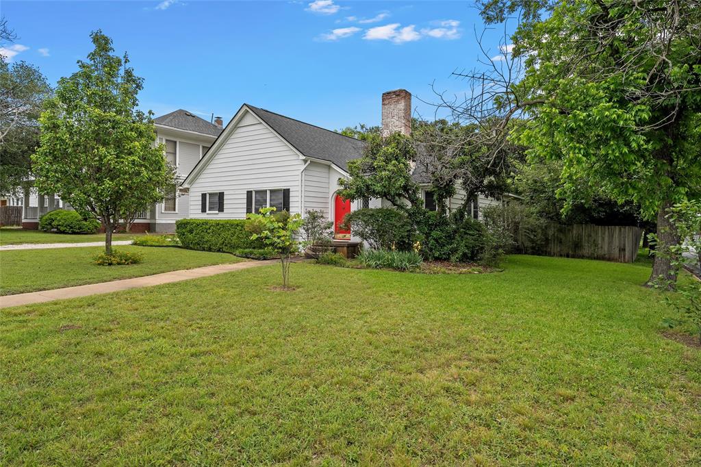 2530 Colcord Avenue Waco, TX 76707 - Photo 3 of 35