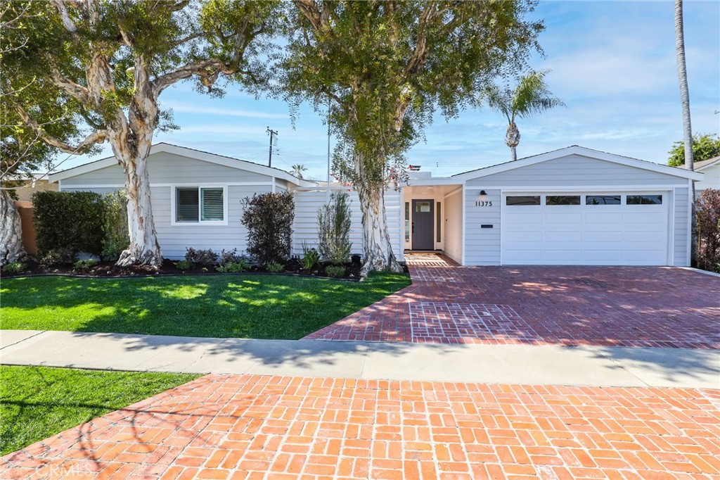 11375 Loch Lomond Road Rossmoor, CA 90720 - Photo 1 of 1 Gallery Image 1
