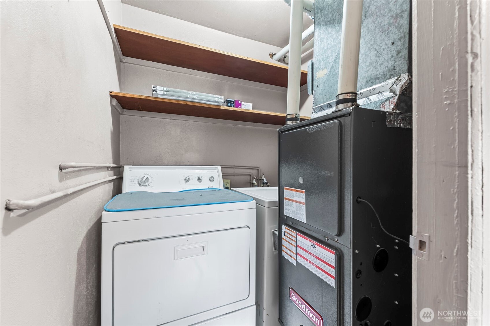 4403 Paradise Avenue West University Place, WA 98466 - Photo 26 of 35 a utility room with dryer and washer