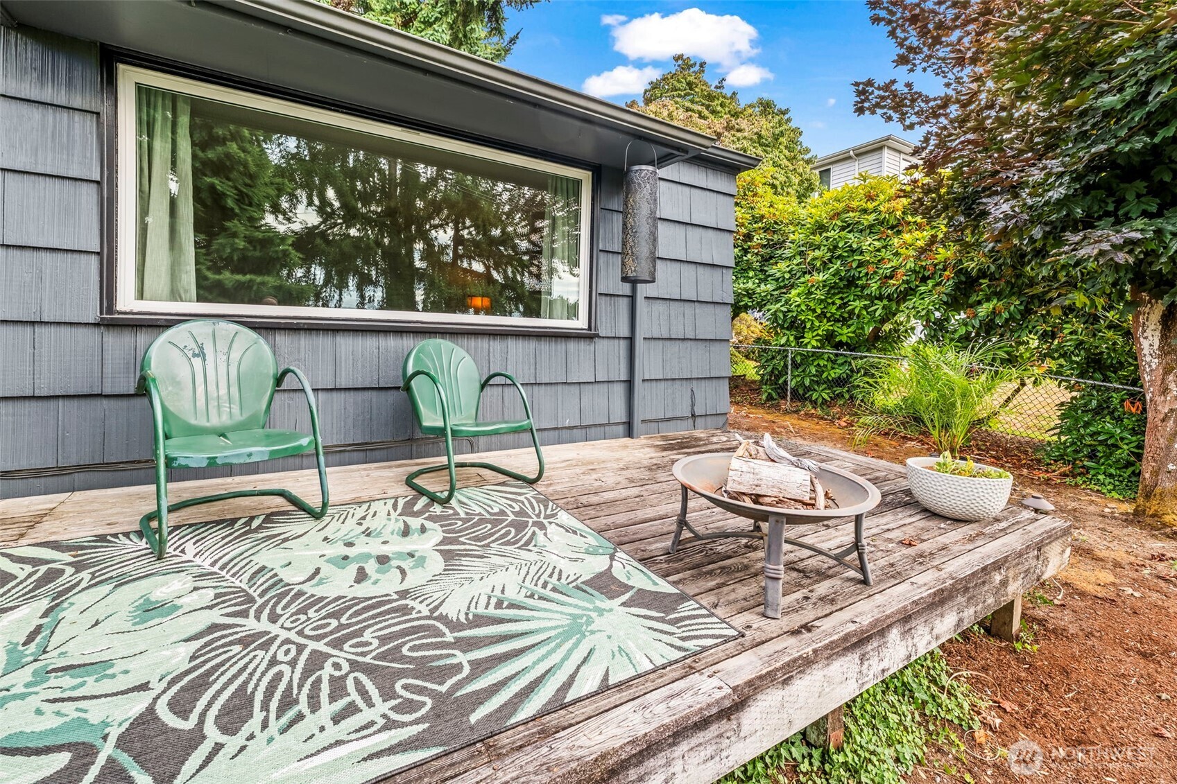 4403 Paradise Avenue West University Place, WA 98466 - Photo 33 of 35 a view of a chairs and table in th patio