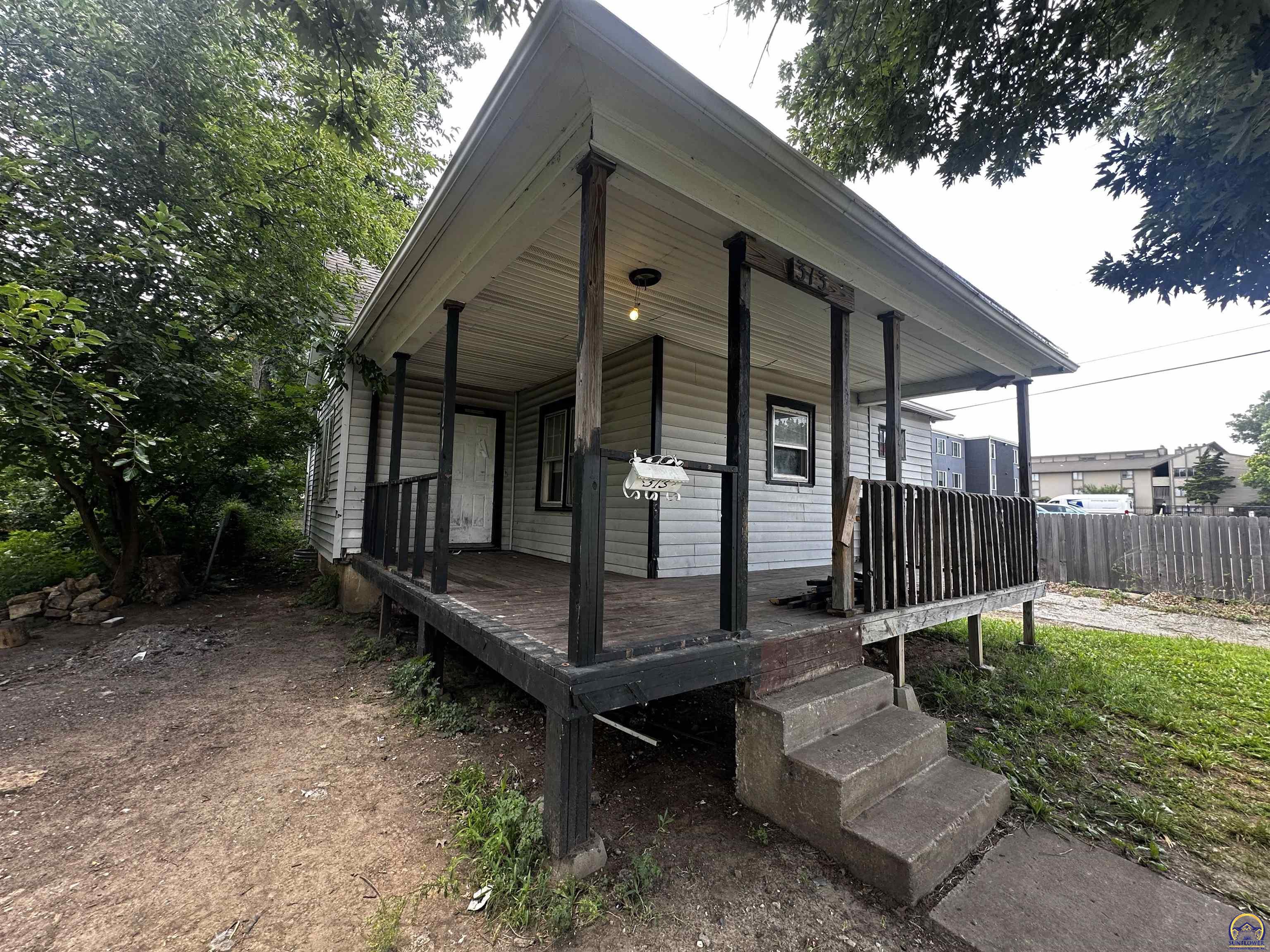 313 Southwest 13th Street Topeka, KS 66612 - Photo 2 of 23