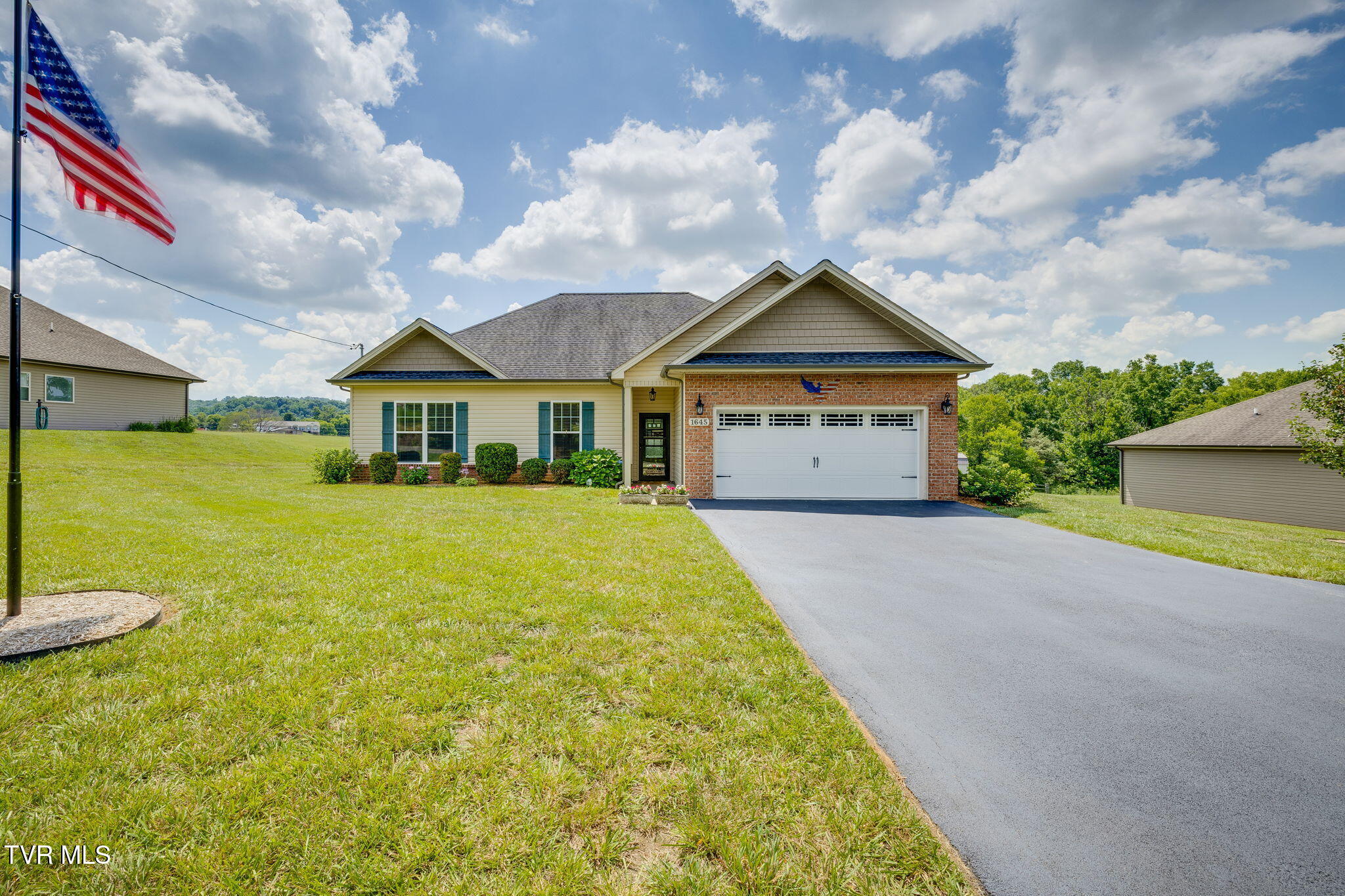 1645 Old Stagecoach Road Jonesborough, TN 37659 - Photo 2 of 38 001