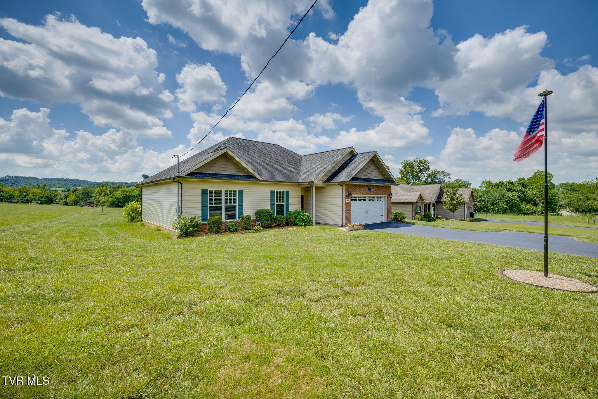 1645 Old Stagecoach Road Jonesborough, TN 37659 - Photo 4 of 38 003