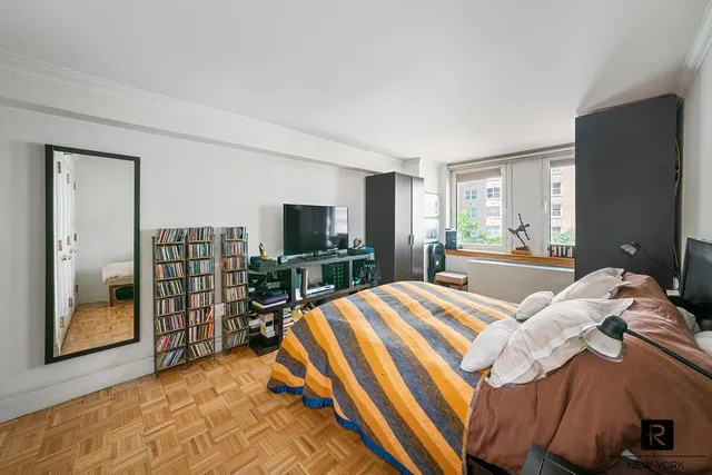 $900,000 | 404 East 76th Street, Unit 3C | Lenox Hill