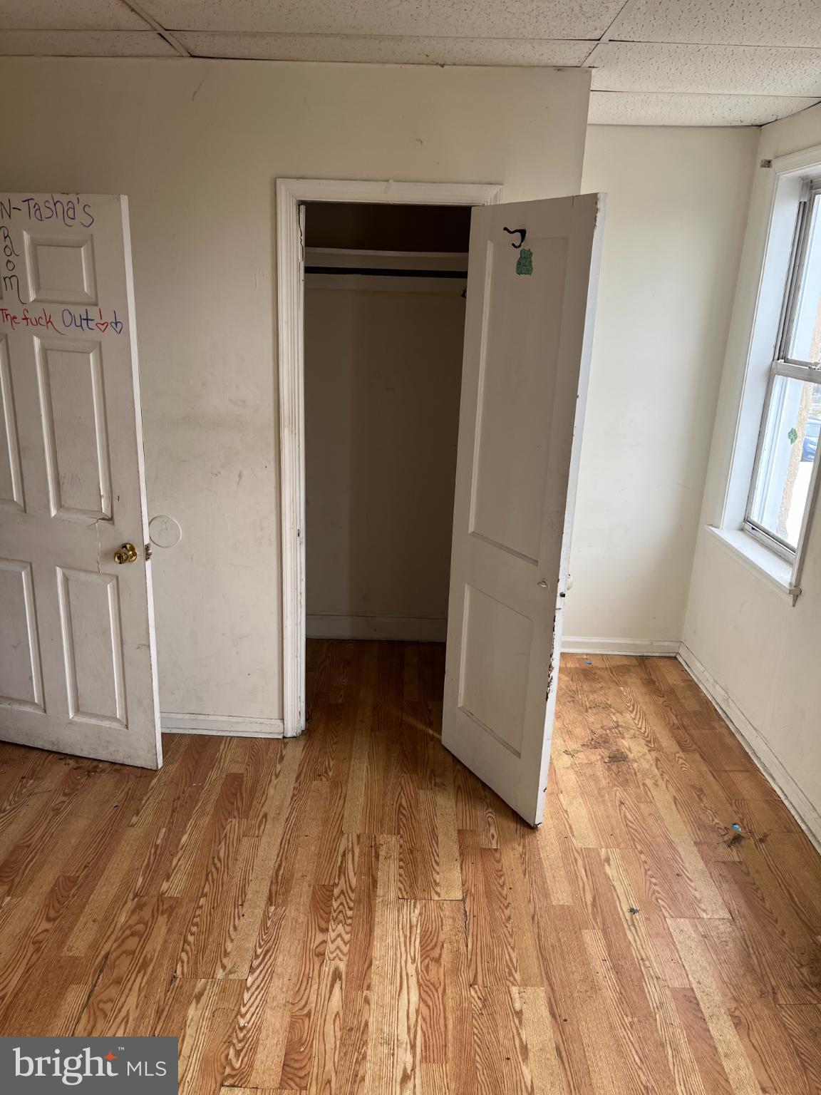 3601 9th Street Baltimore, MD 21225 - Photo 4 of 24 an empty room with wooden floor and a window