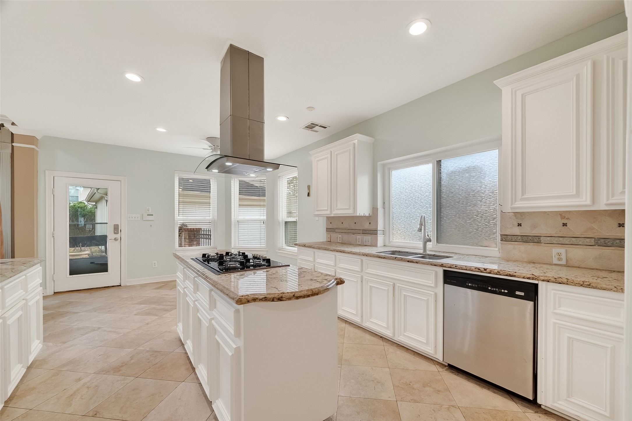 3022 Hidden Mist Court Pearland, TX 77584 - Photo 6 of 31