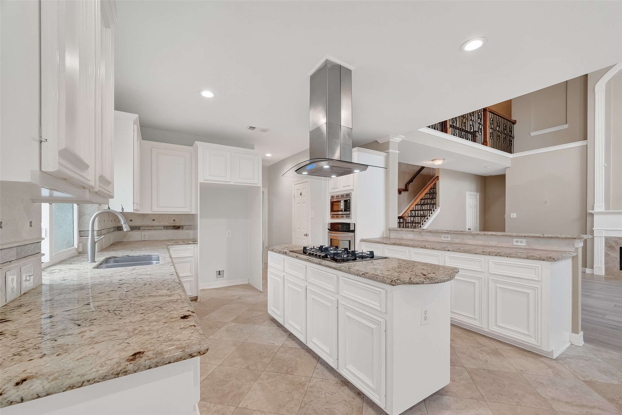 3022 Hidden Mist Court Pearland, TX 77584 - Photo 9 of 31