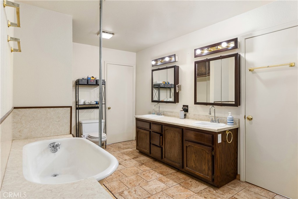 2114 Lumpkin Road Oroville, CA 95966 - Photo 13 of 25 a bathroom with a tub sink and mirror