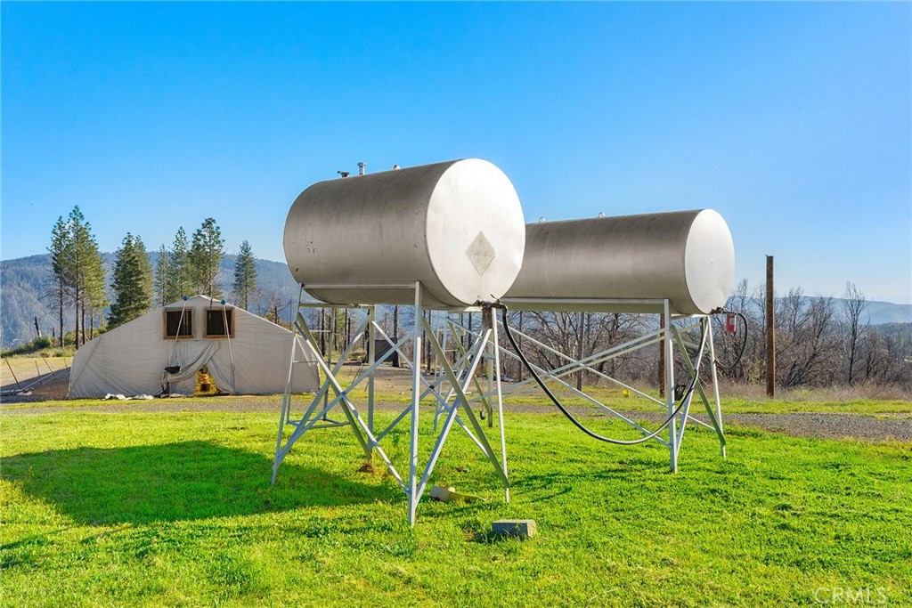 2114 Lumpkin Road Oroville, CA 95966 - Photo 19 of 25 a backyard of a house with table and chairs