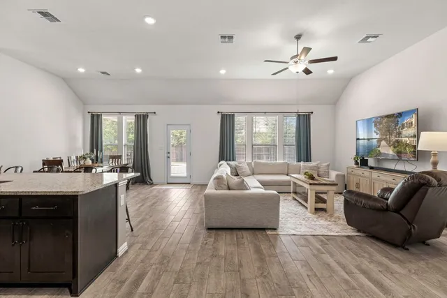 $439,399 | 232 Silver Pass, Kyle, TX 78640