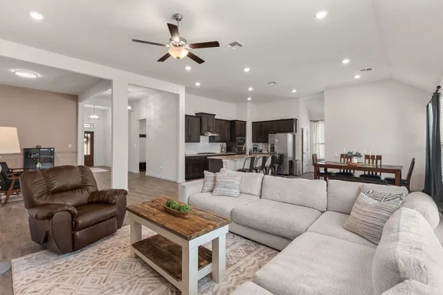 $439,399 | 232 Silver Pass, Kyle, TX 78640