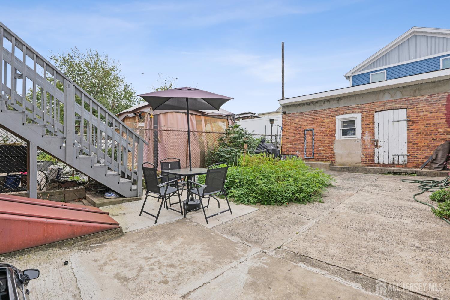 655 Charles Street Perth Amboy, NJ 08861 - Photo 29 of 29 a view of a chairs and table in the patio