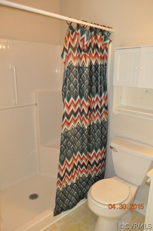 18500 Woodsons Mill Road Beaverdam, VA 23015 - Photo 16 of 24 Attached bathroom in separate suite are with vinyl