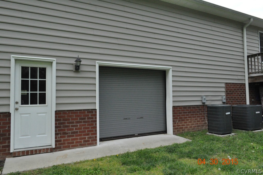 18500 Woodsons Mill Road Beaverdam, VA 23015 - Photo 22 of 24 Additional view of roll up storage and direct entr