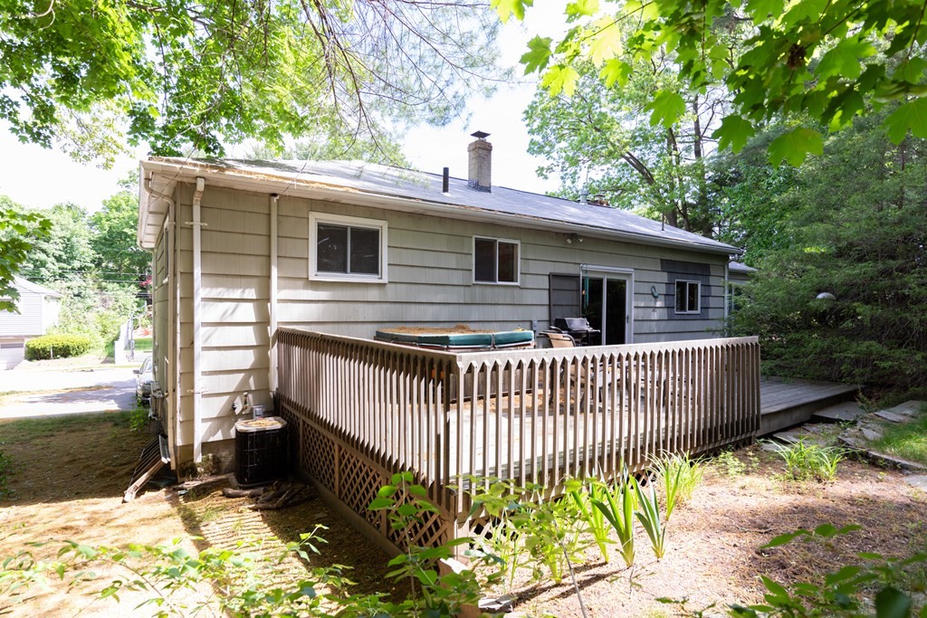 28 Enslin Road Needham, MA 02492 - Photo 4 of 29