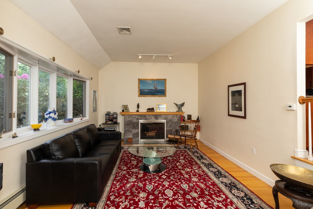 28 Enslin Road Needham, MA 02492 - Photo 6 of 29