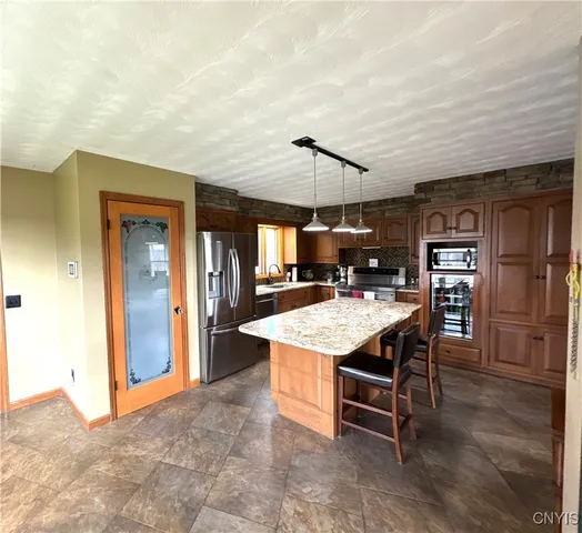 $975,000 | 2076 Hillside Drive, Camden, NY 13316