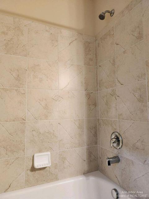 5643 Arbor Chase Drive Ann Arbor, MI 48103 - Photo 19 of 21 5643 18
