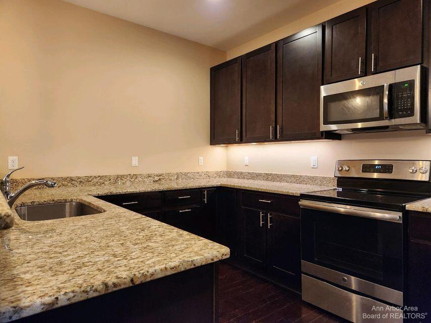 5643 Arbor Chase Drive Ann Arbor, MI 48103 - Photo 9 of 21 5643 8