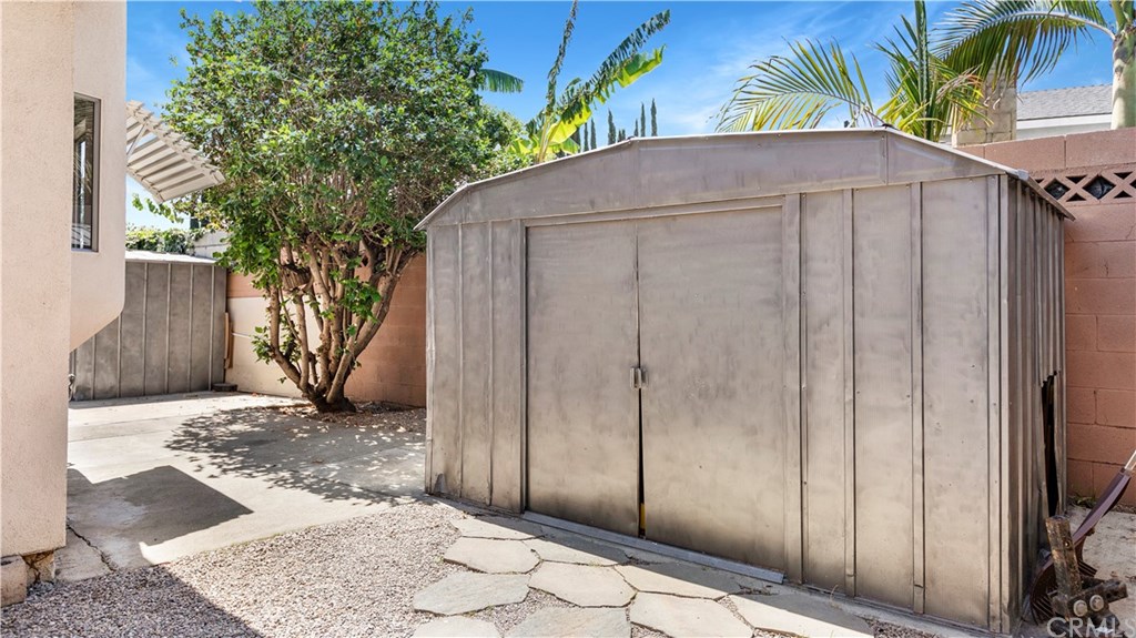 23891 Silverbay Drive Lake Forest, CA 92630 - Photo 28 of 31 Always in need of extra storage!