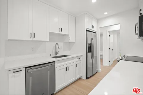 $899,000 | 23901 Civic Center Way, Unit 126, Malibu, CA 90265