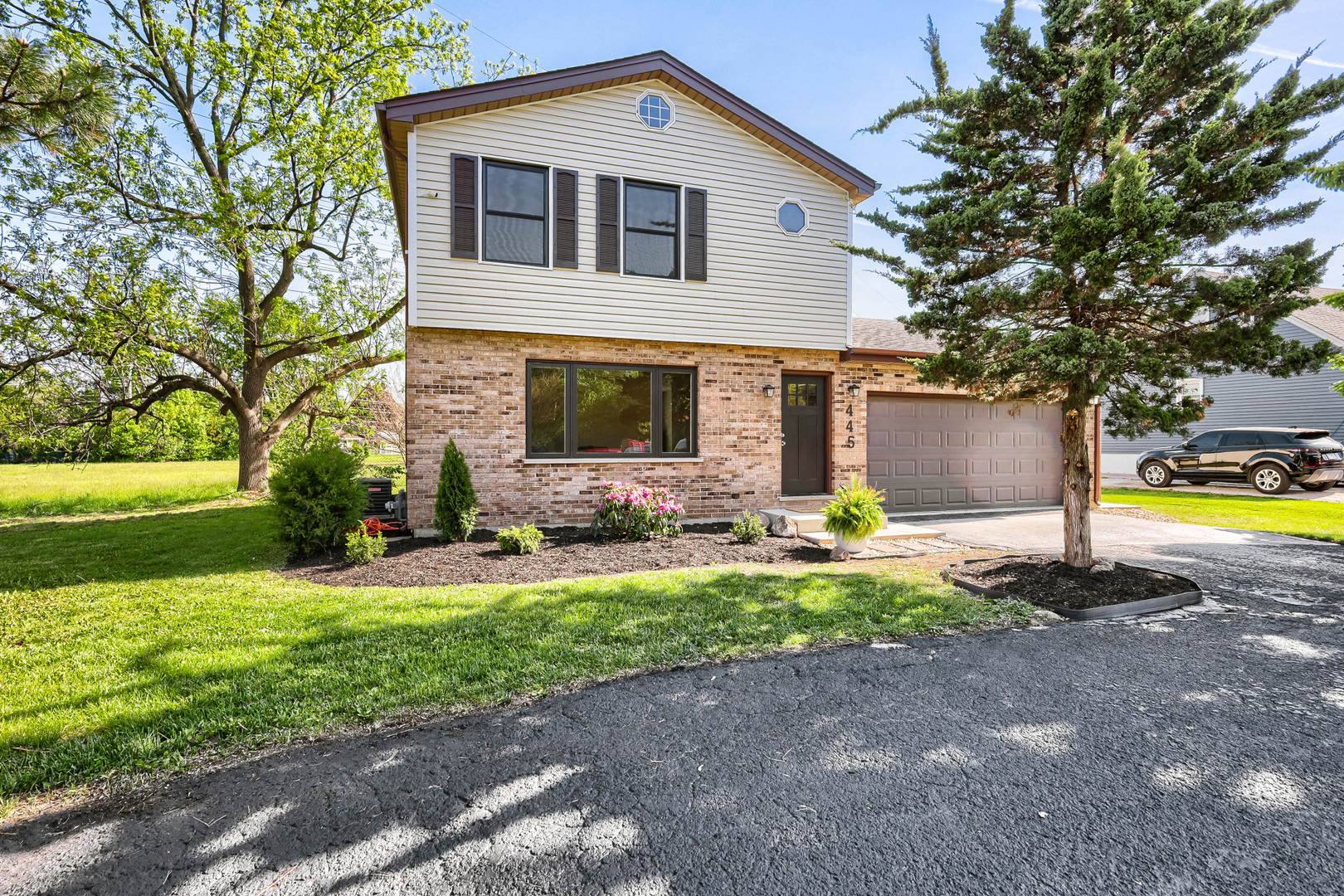 445 East Fullerton Avenue Addison, IL 60101 - Photo 2 of 22