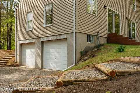 $679,000 | 3 Seymour Drive, Red Hook, NY 12571