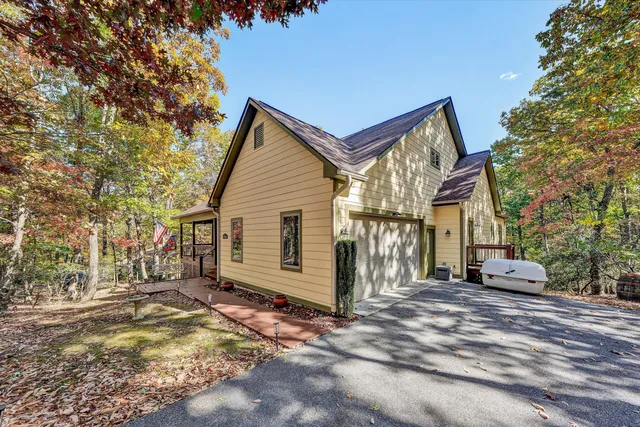 $599,950 | 30 Boulder Point Drive, Hardy, VA 24101