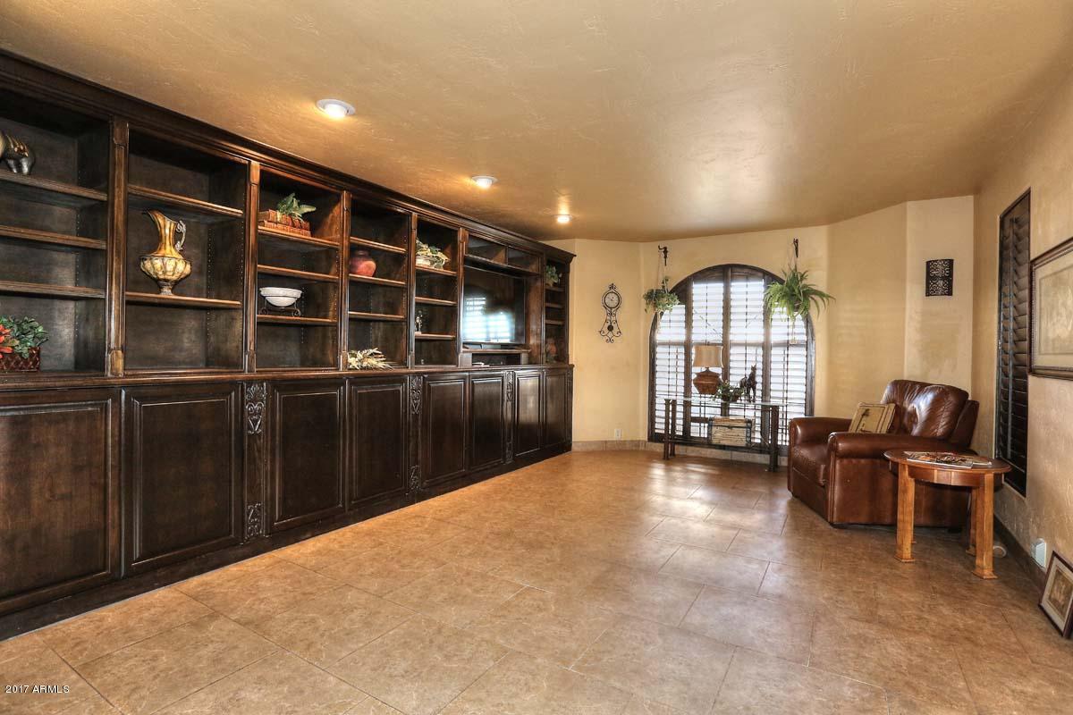 2225 East Mountain View Road Phoenix, AZ 85028 - Photo 15 of 37 Family Room (1)