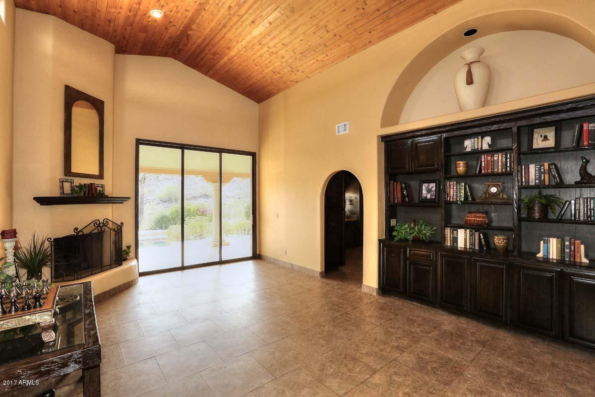 2225 East Mountain View Road Phoenix, AZ 85028 - Photo 10 of 37 Living Room3