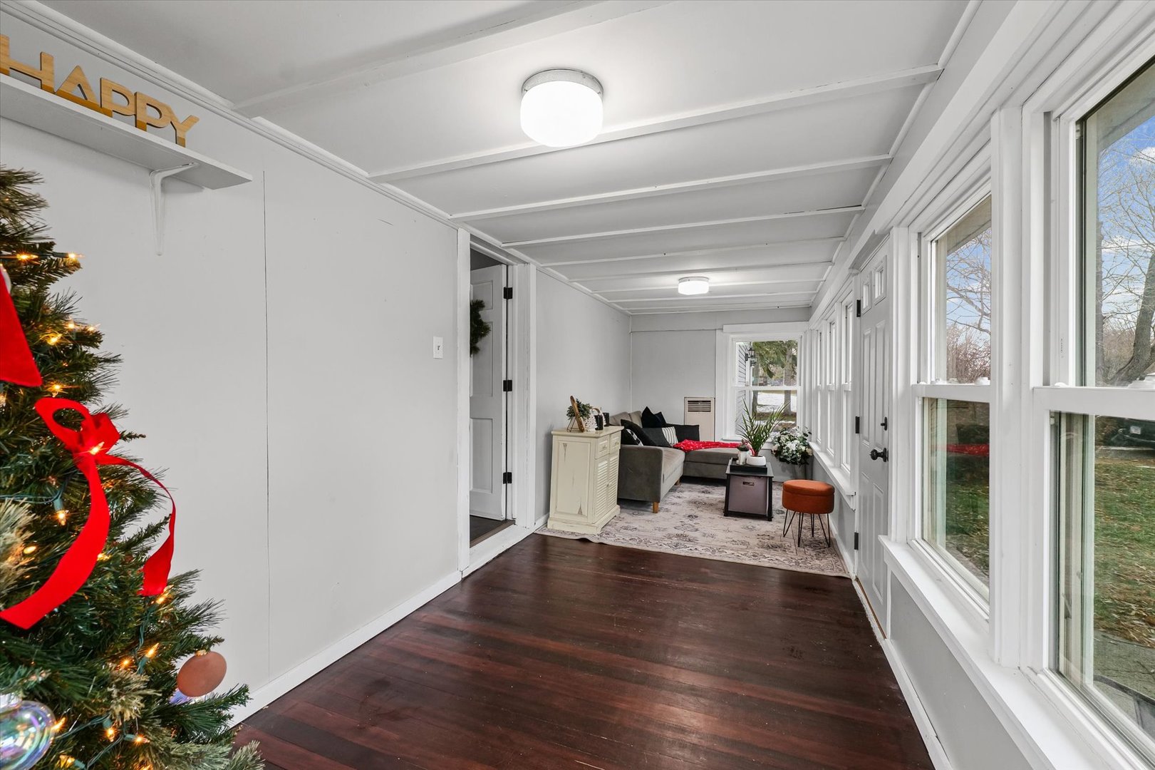 113 Witt Park Road Sidney, IL 61877 - Photo 4 of 29 a view of a living room