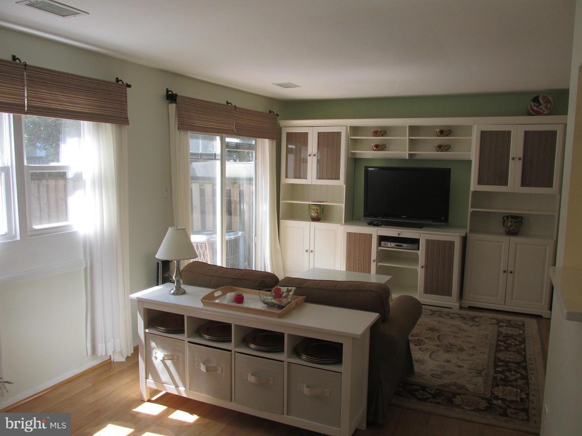 132 North Cottage Road Sterling, VA 20164 - Photo 2 of 21 Family Room