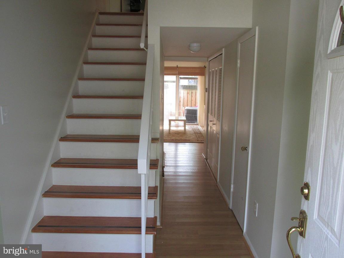 132 North Cottage Road Sterling, VA 20164 - Photo 13 of 21 Foyer