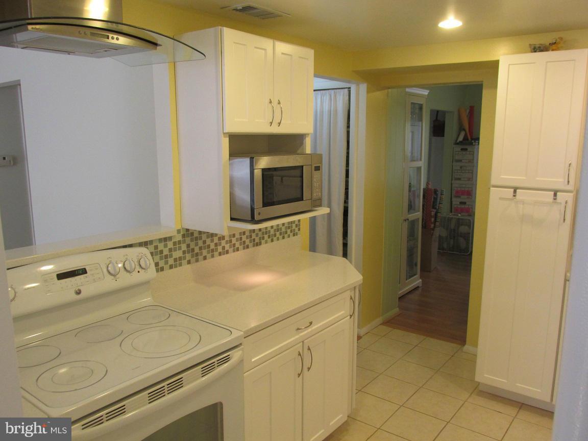 132 North Cottage Road Sterling, VA 20164 - Photo 6 of 21 Kitchen