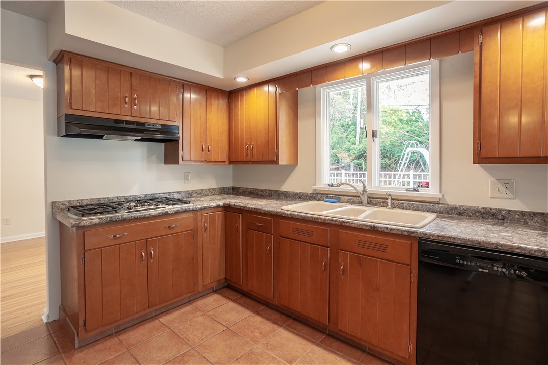 151 Edgebrook Lane Irondequoit, NY 14617 - Photo 9 of 50