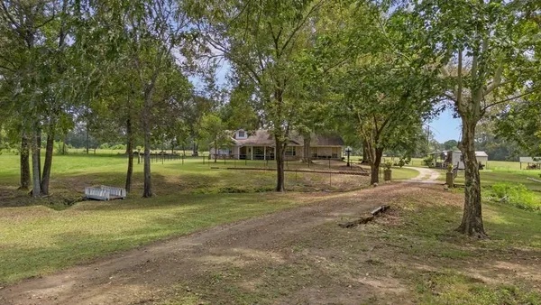 $495,000 | 249 CR 350, Broaddus, TX 75929