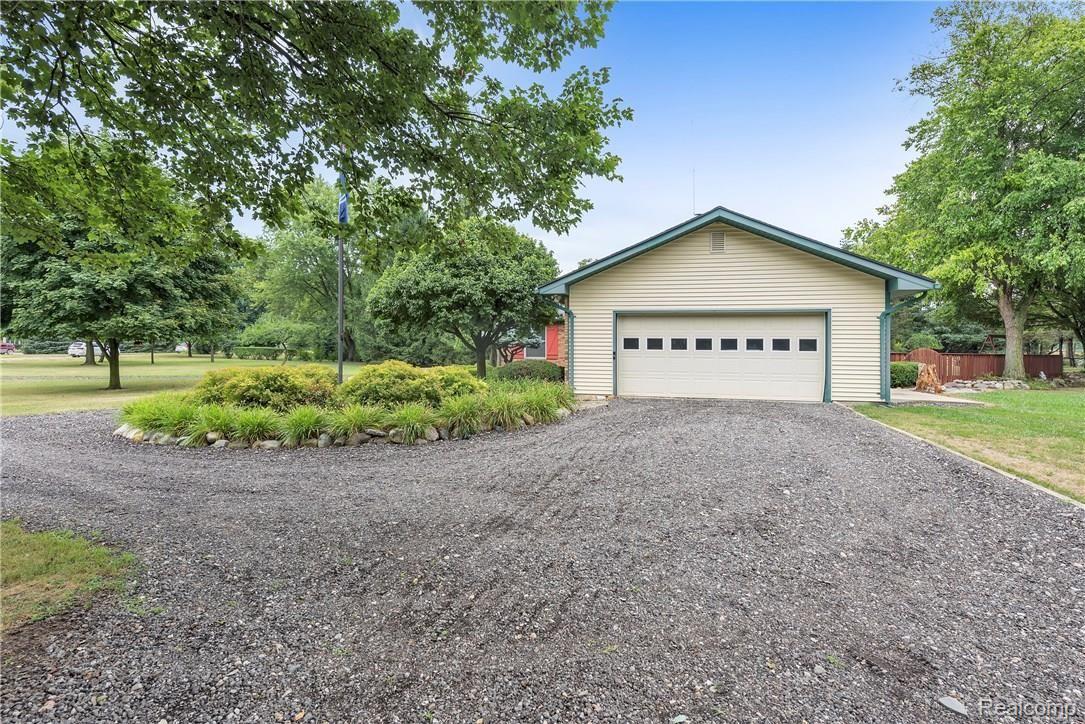 820 East Davis Road Howell, MI 48843 - Photo 6 of 36 Garage View