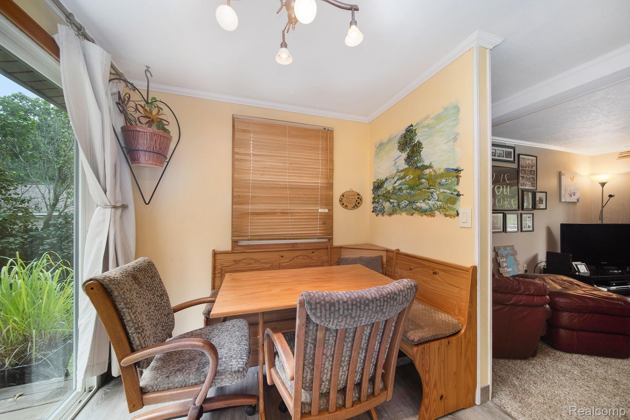 667 Snyder Road Highland, MI 48357 - Photo 10 of 20 Breakfast / Dining Nook