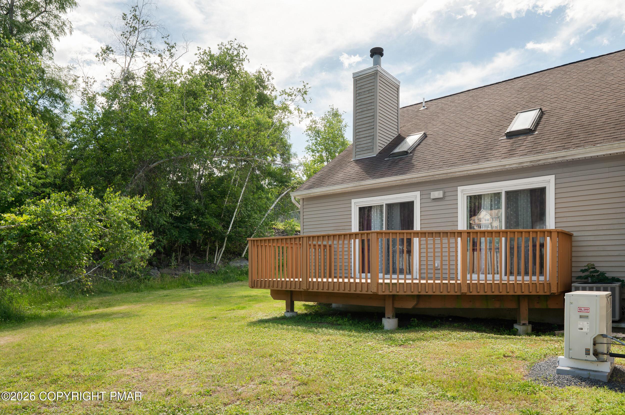 3385 Windermere Drive Bushkill, PA 18324 - Photo 27 of 34 Rear view